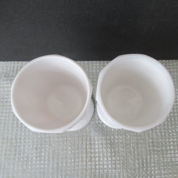 Set of 2 Vintage Milk Glass Grape Leaf Vine Pattern Goblet 6" H Mint, Never used - Picture 3 of 7